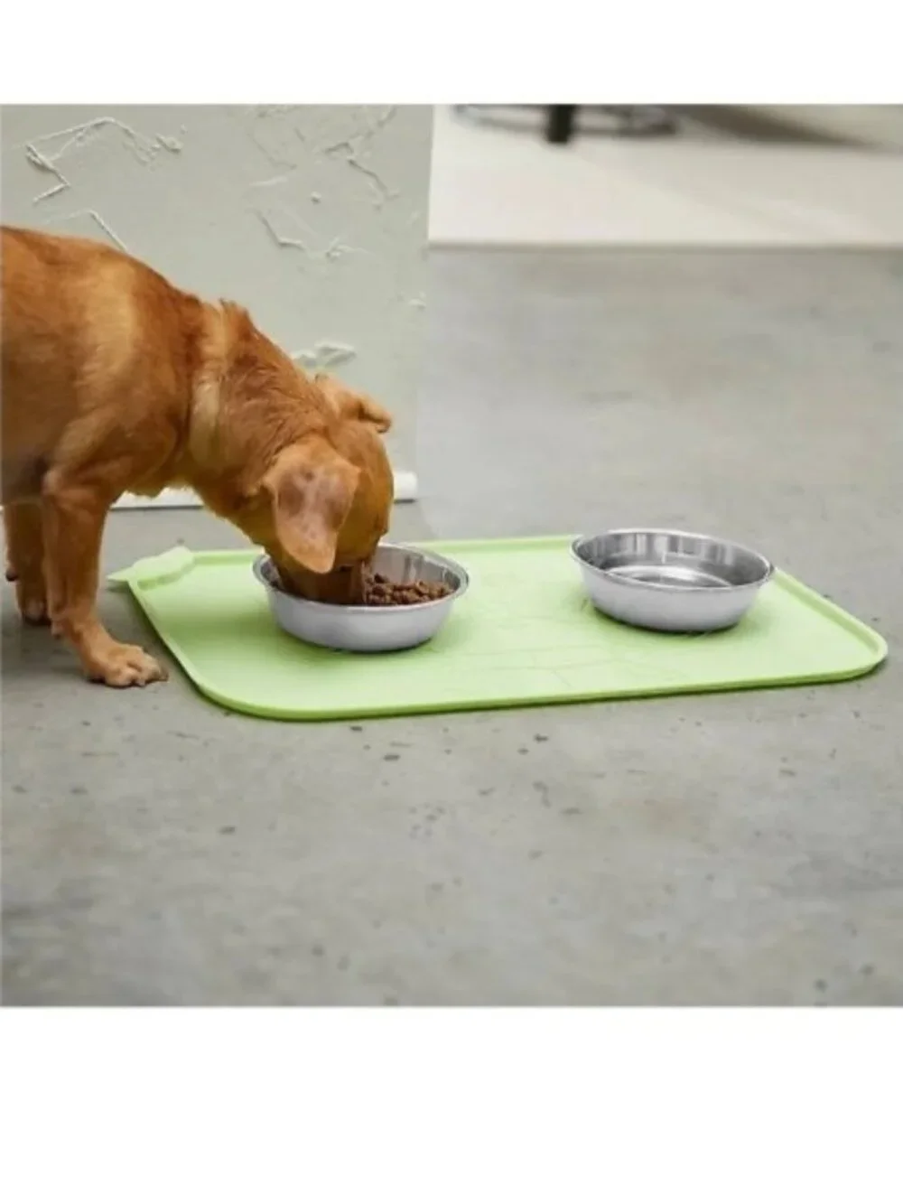 𝗰𝗵𝗲𝘄𝘆 𝗦𝗧𝗔𝗥 𝗪𝗔𝗥𝗦 THE MANDALORIAN THE CHILD Snack Pet Food Mat Green